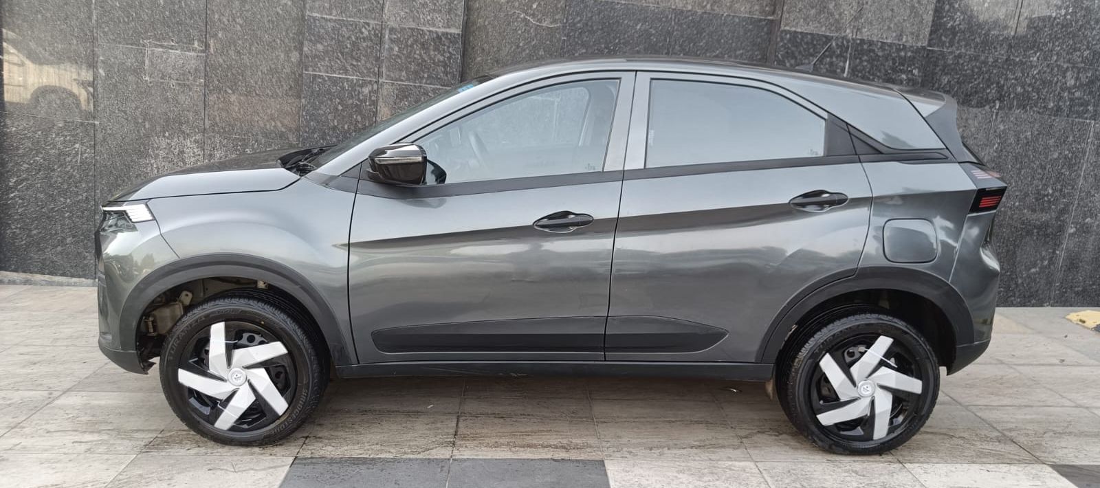TATA NEXON - SMART PLUS - 2025