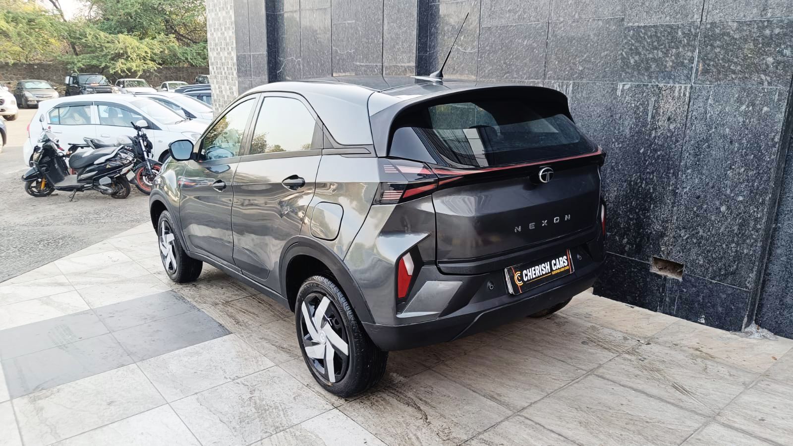 TATA NEXON - SMART PLUS - 2025