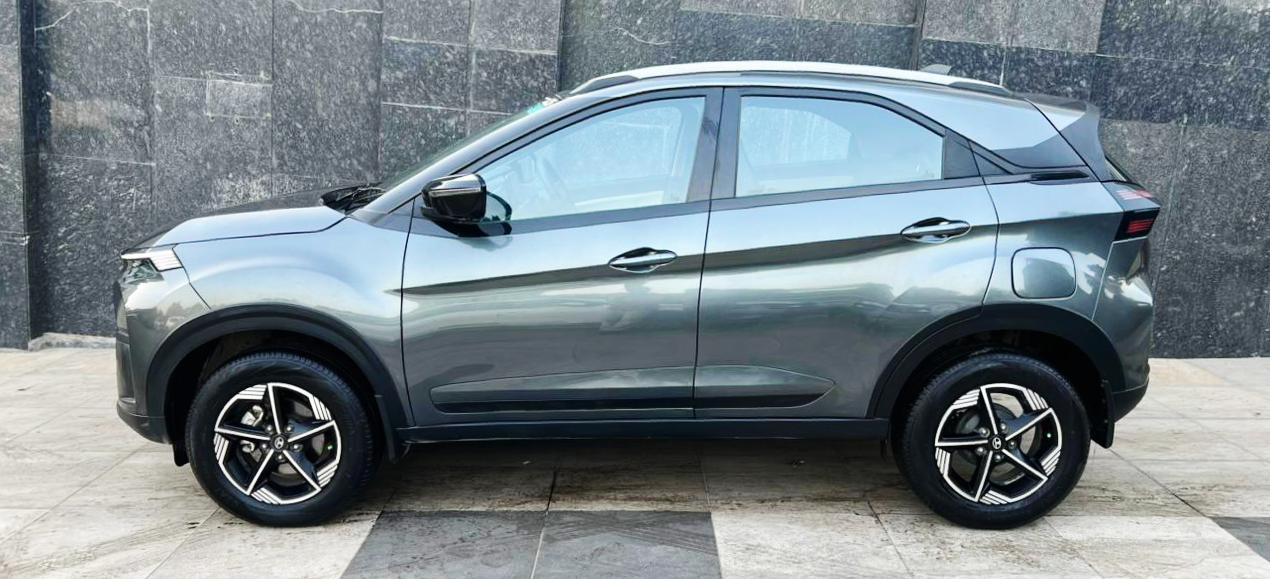 TATA NEXON - CREATIVE AMT - AUTOMATIC - 2025