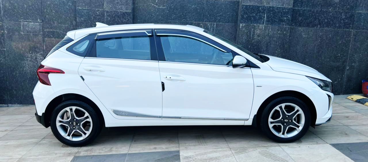 HYUNDAI i20 - SPORTZ OPTIONAL IVT - AUTOMATIC SUNROOF - 2025