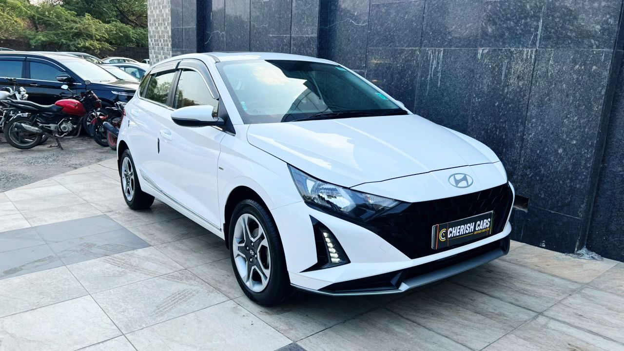 HYUNDAI i20 - SPORTZ OPTIONAL IVT - AUTOMATIC SUNROOF - 2025