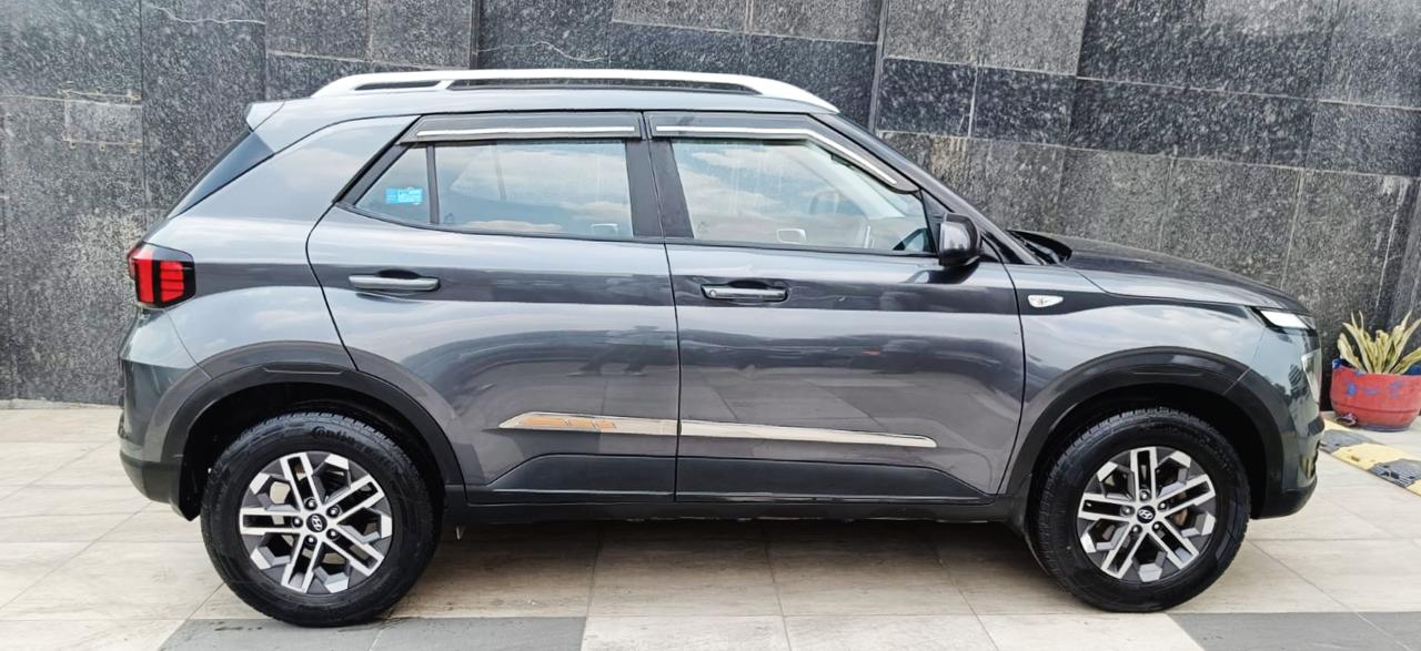 HYUNDAI VENUE - S MT - 2024