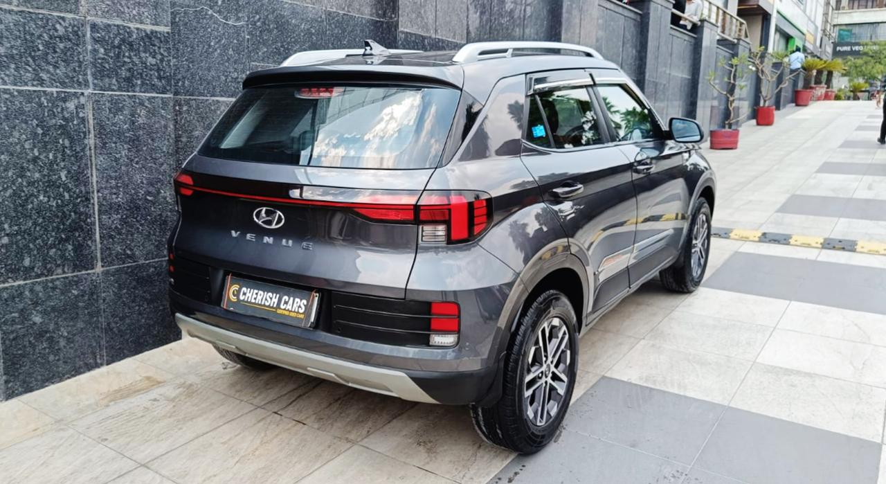 HYUNDAI VENUE - S MT - 2024