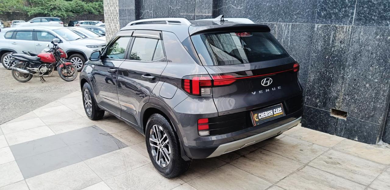 HYUNDAI VENUE - S MT - 2024