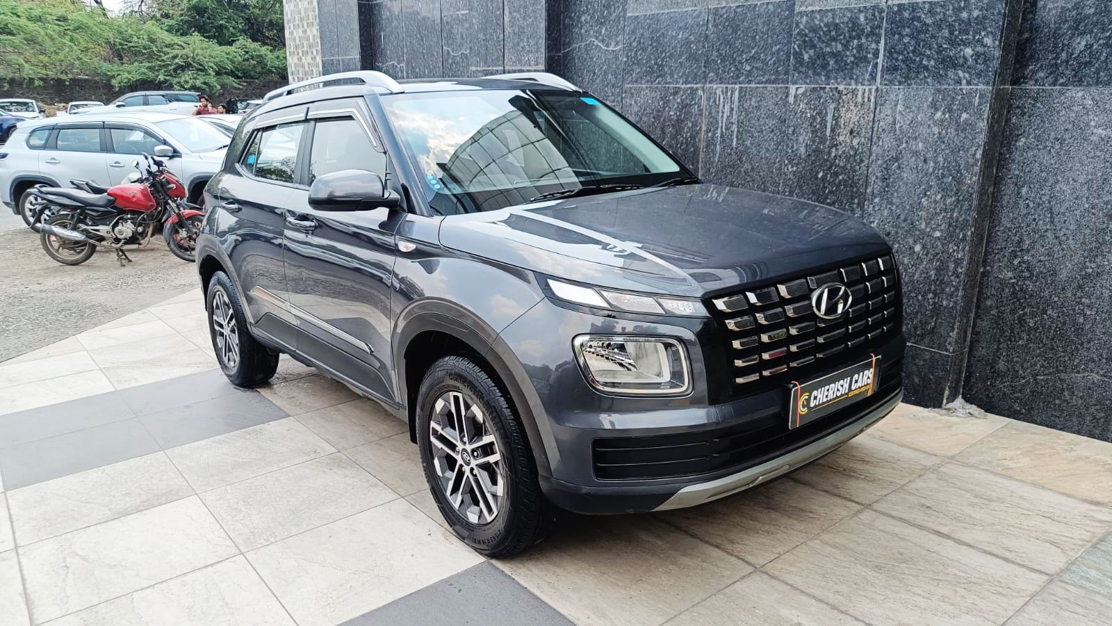 HYUNDAI VENUE - S MT - 2024