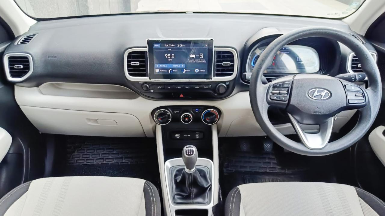 HYUNDAI VENUE - S MT - 2024