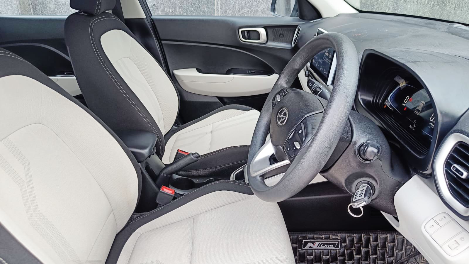 HYUNDAI VENUE - S MT - 2024