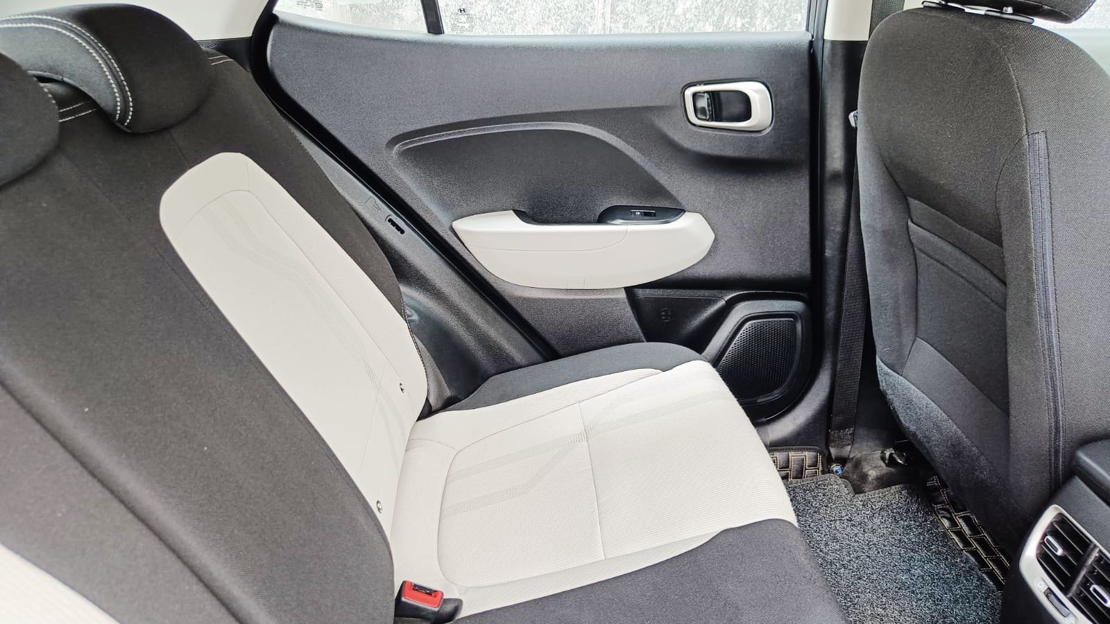 HYUNDAI VENUE - S MT - 2024