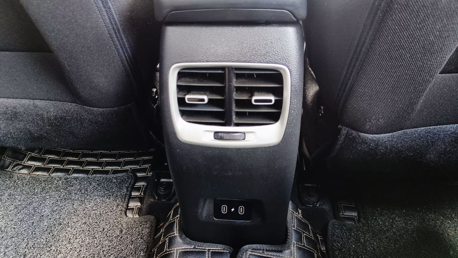 HYUNDAI VENUE - S MT - 2024