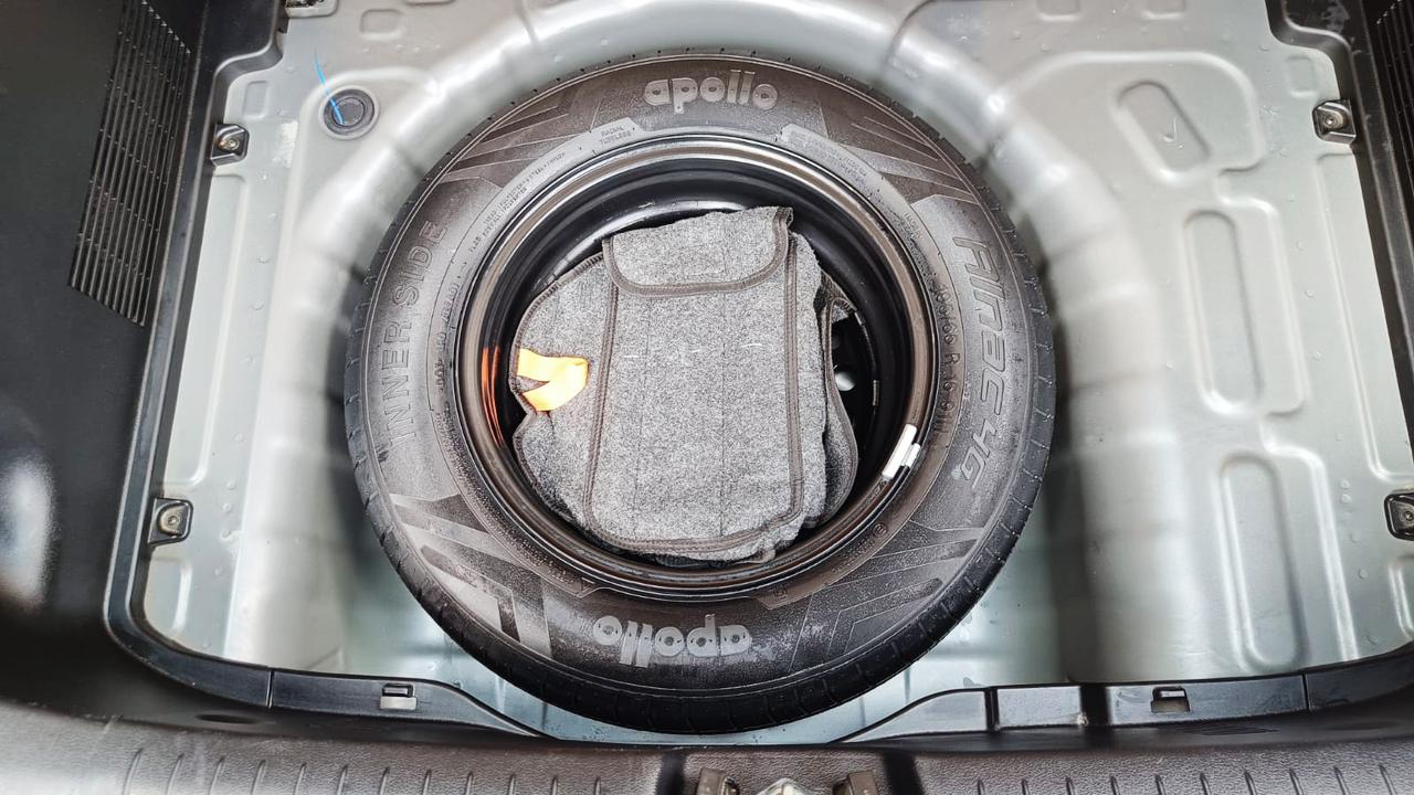 HYUNDAI VENUE - S MT - 2024