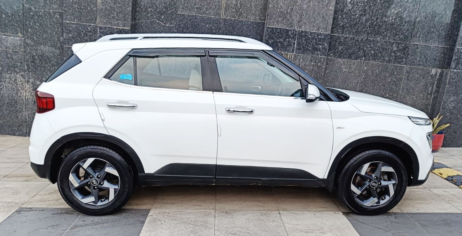 HYUNDAI VENUE - SX PLUS TURBO DCT - AUTOMATIC SUNROOF - 2021