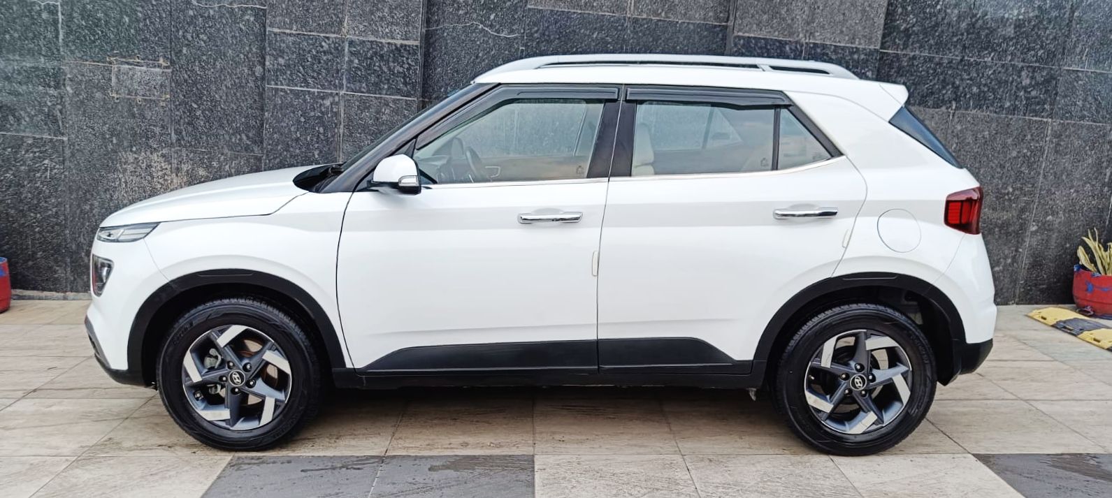 HYUNDAI VENUE - SX PLUS TURBO DCT - AUTOMATIC SUNROOF - 2021