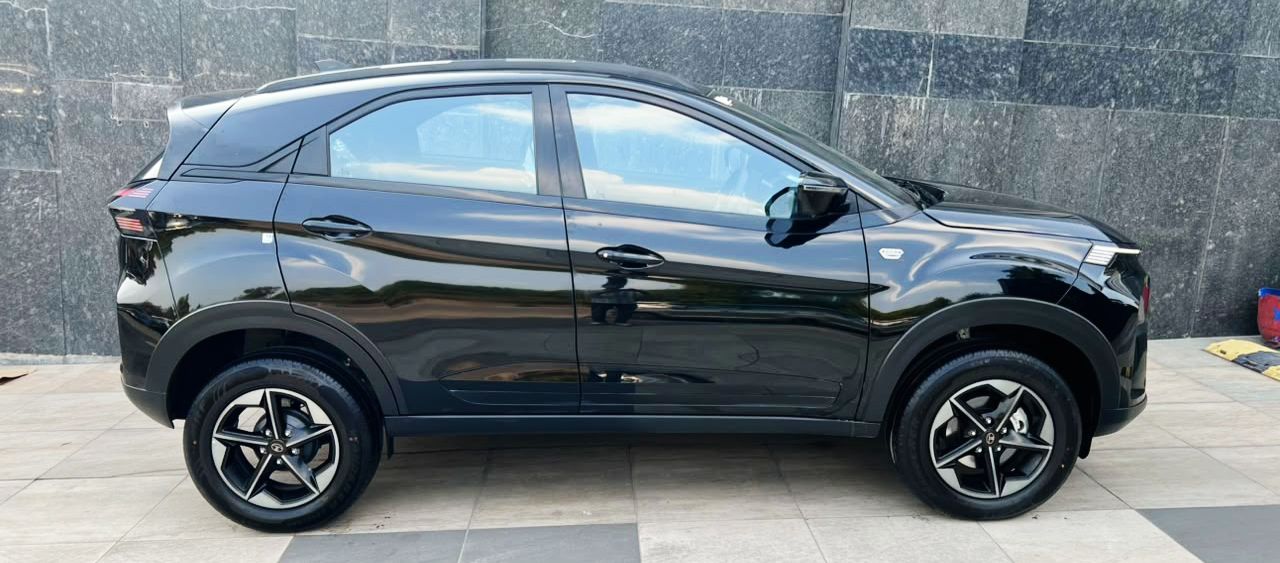 TATA NEXON - CREATIVE PLUS S DARK EDITION - SUNROOF - 2025 - UNREGISTERED