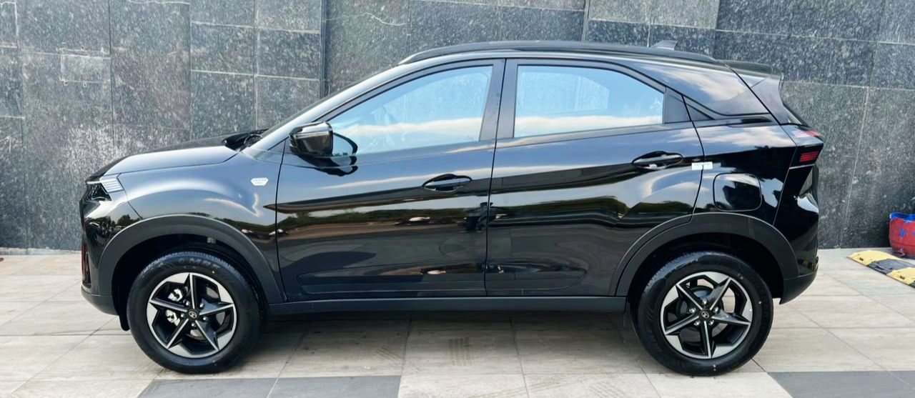 TATA NEXON - CREATIVE PLUS S DARK EDITION - SUNROOF - 2025 - UNREGISTERED