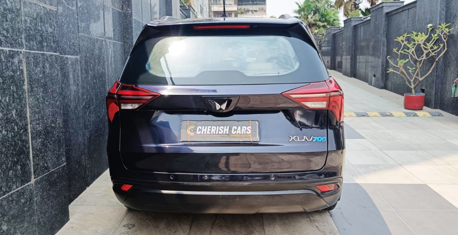 MAHINDRA XUV 700 - MX - 2024