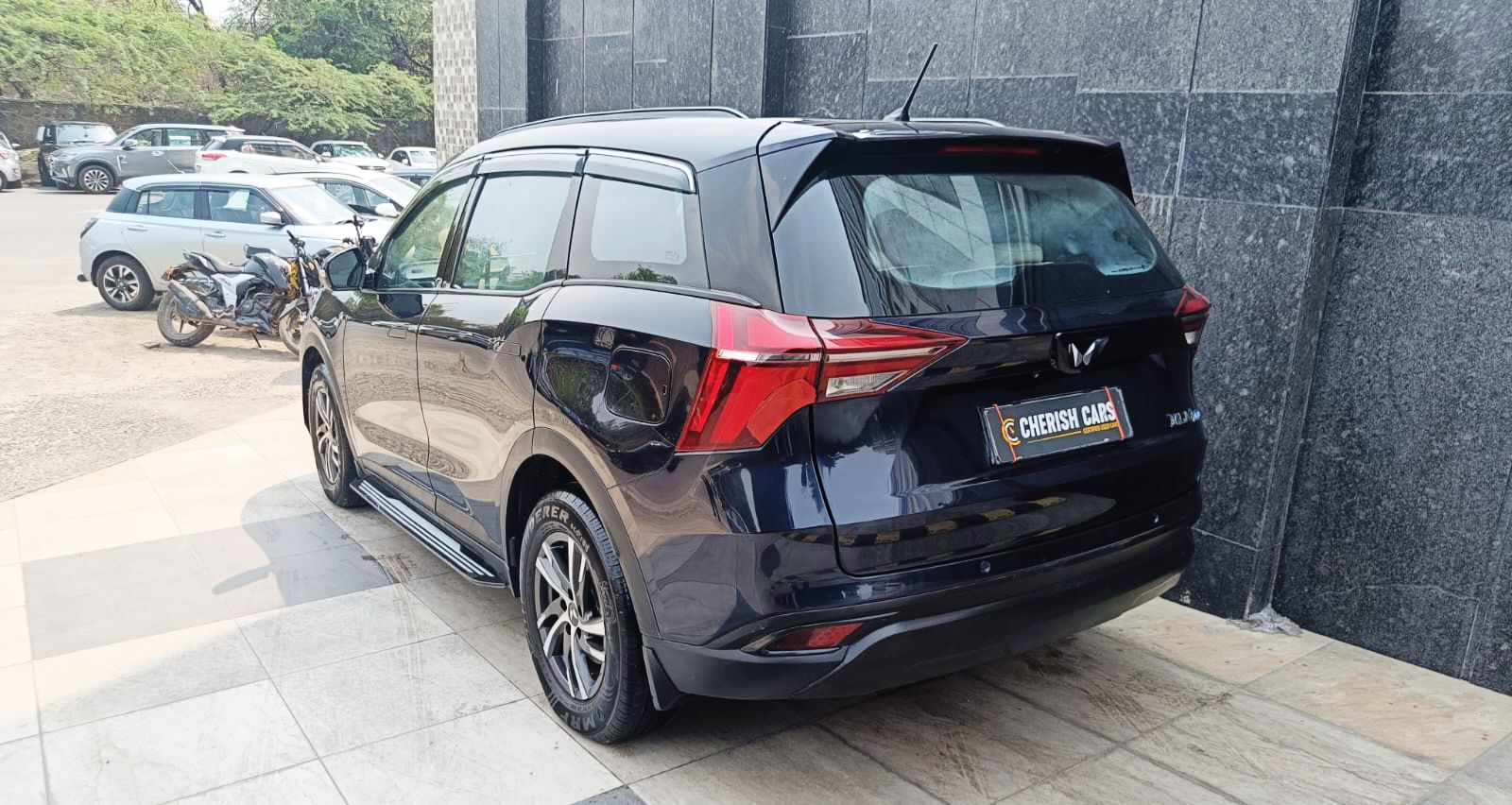 MAHINDRA XUV 700 - MX - 2024