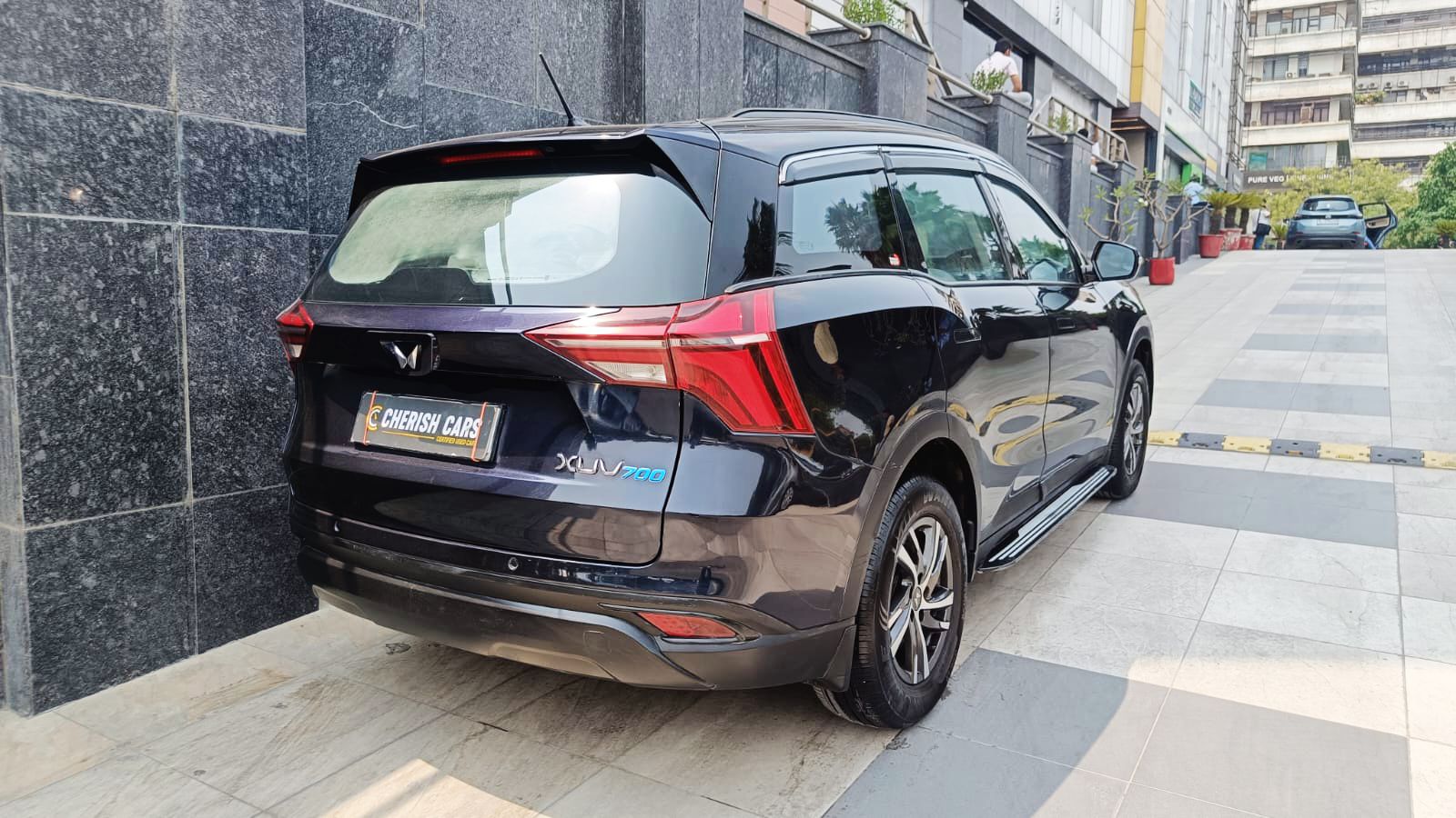 MAHINDRA XUV 700 - MX - 2024
