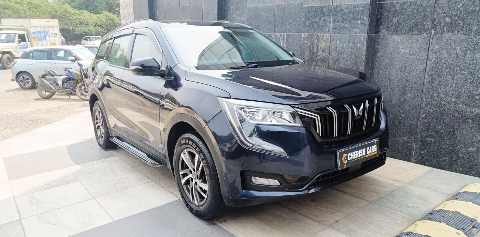 MAHINDRA XUV 700 - MX - 2024