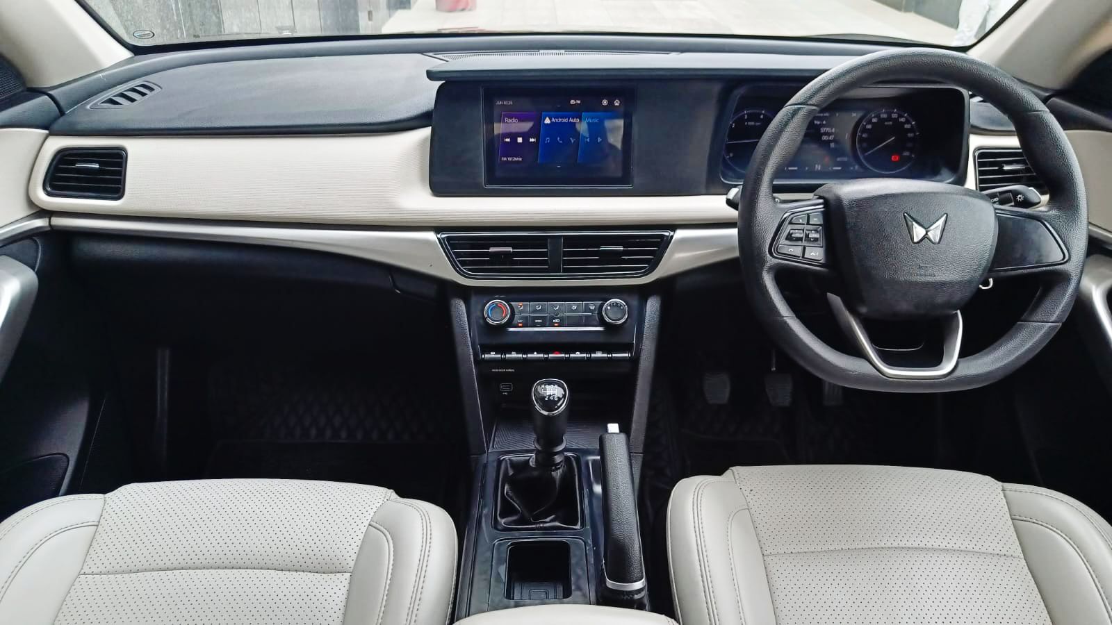 MAHINDRA XUV 700 - MX - 2024