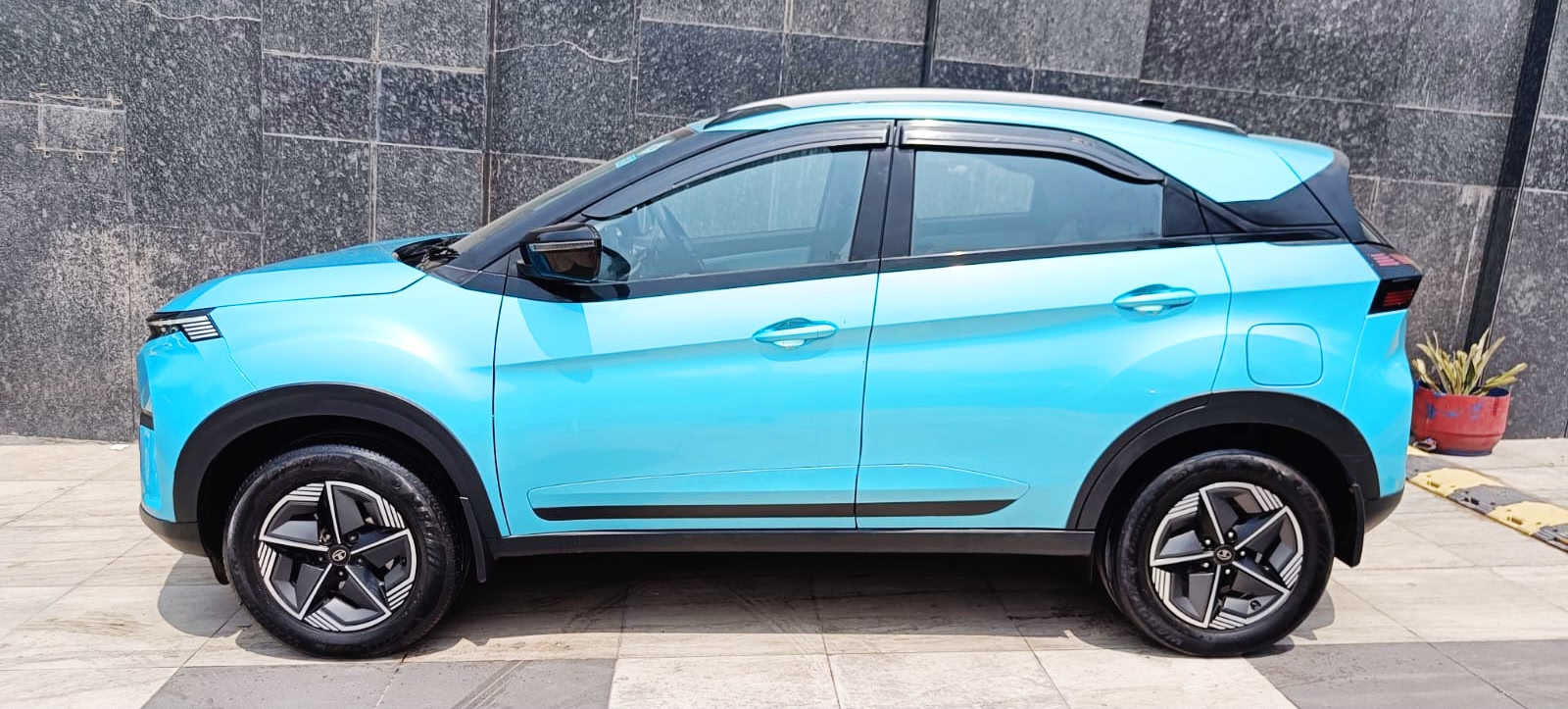 TATA NEXON - CREATIVE iCNG - 2025