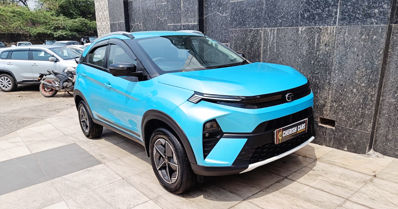 TATA NEXON - CREATIVE iCNG - 2025