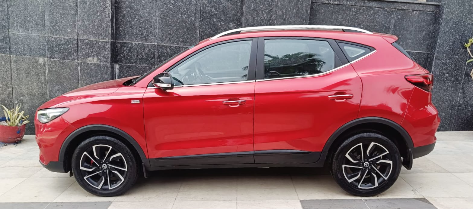MG  ASTOR- SAVVY 1.3 TURBO AT RED - AUTOMATIC - PANAROMIC SUNROOF - 2023