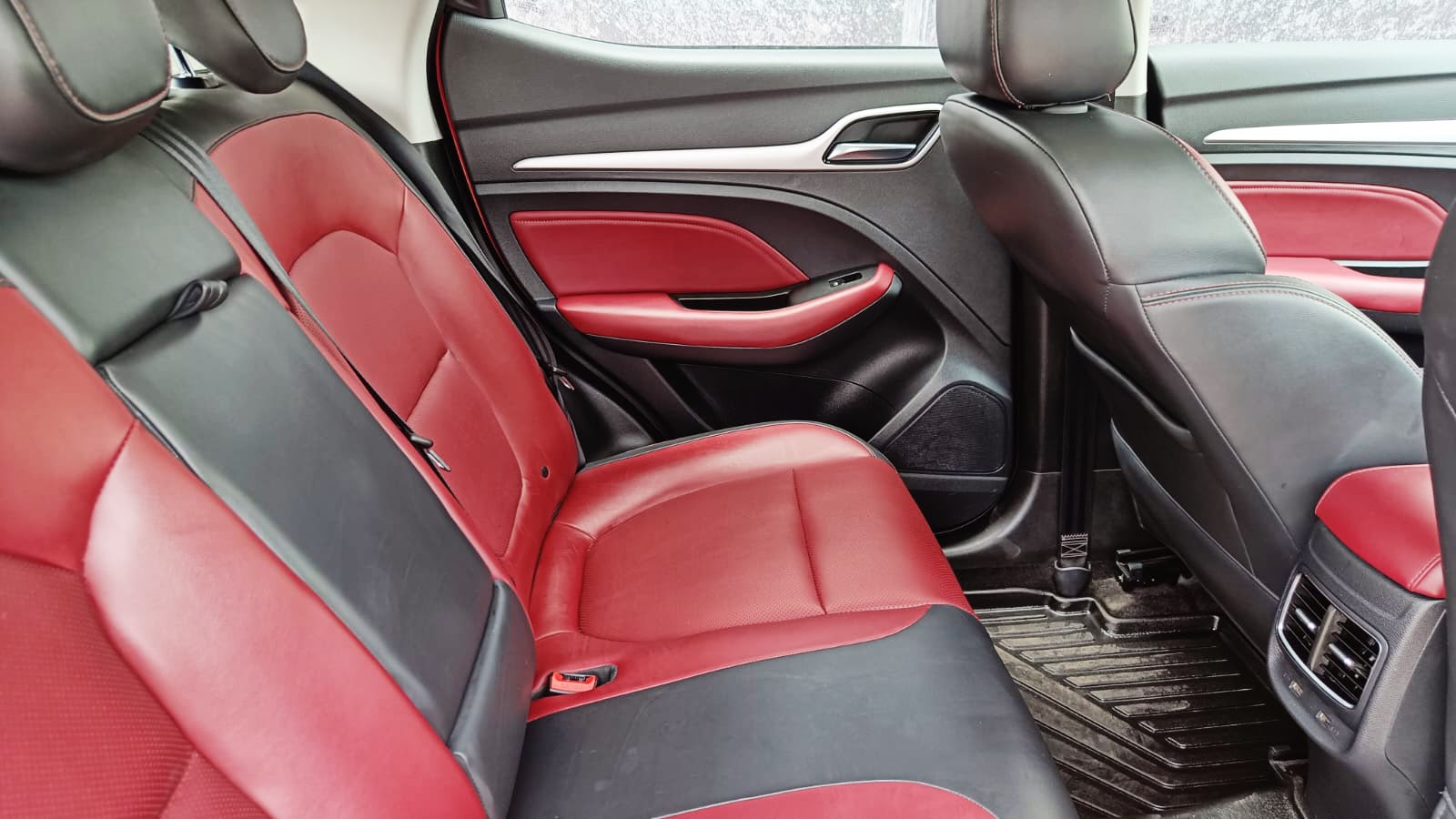 MG  ASTOR- SAVVY 1.3 TURBO AT RED - AUTOMATIC - PANAROMIC SUNROOF - 2023