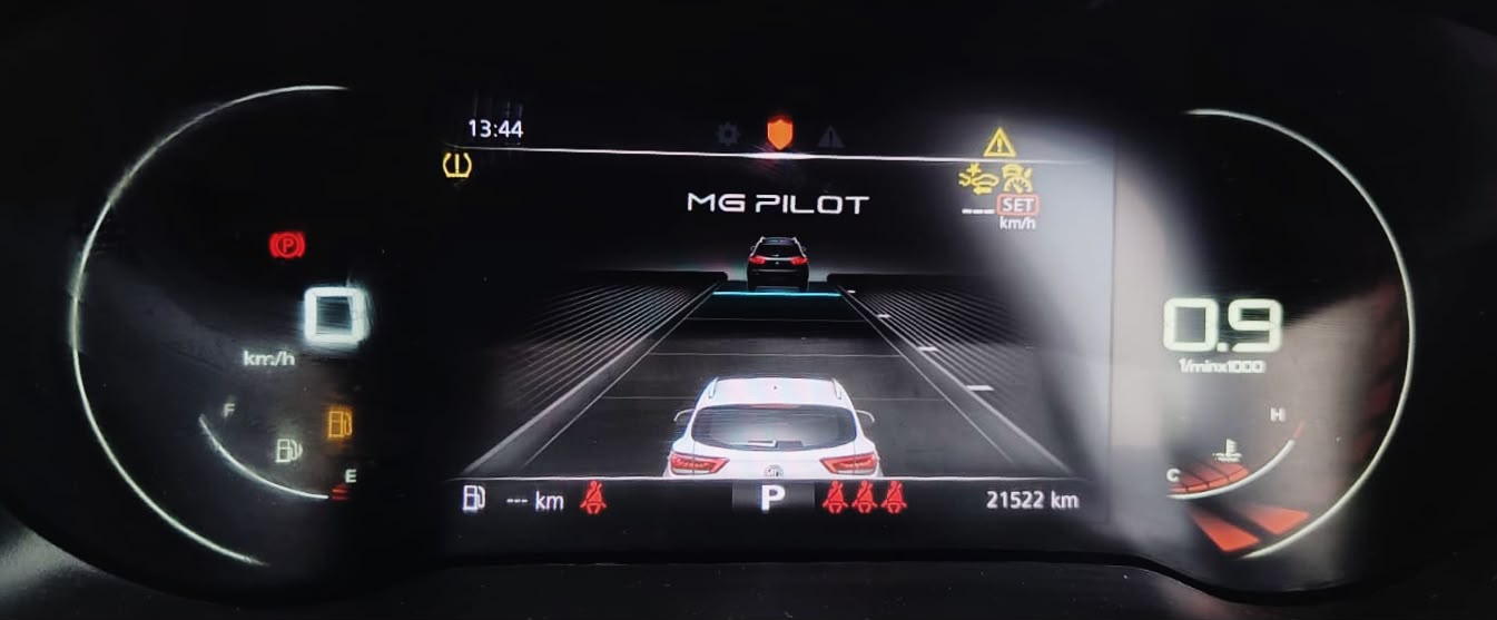 MG  ASTOR- SAVVY 1.3 TURBO AT RED - AUTOMATIC - PANAROMIC SUNROOF - 2023