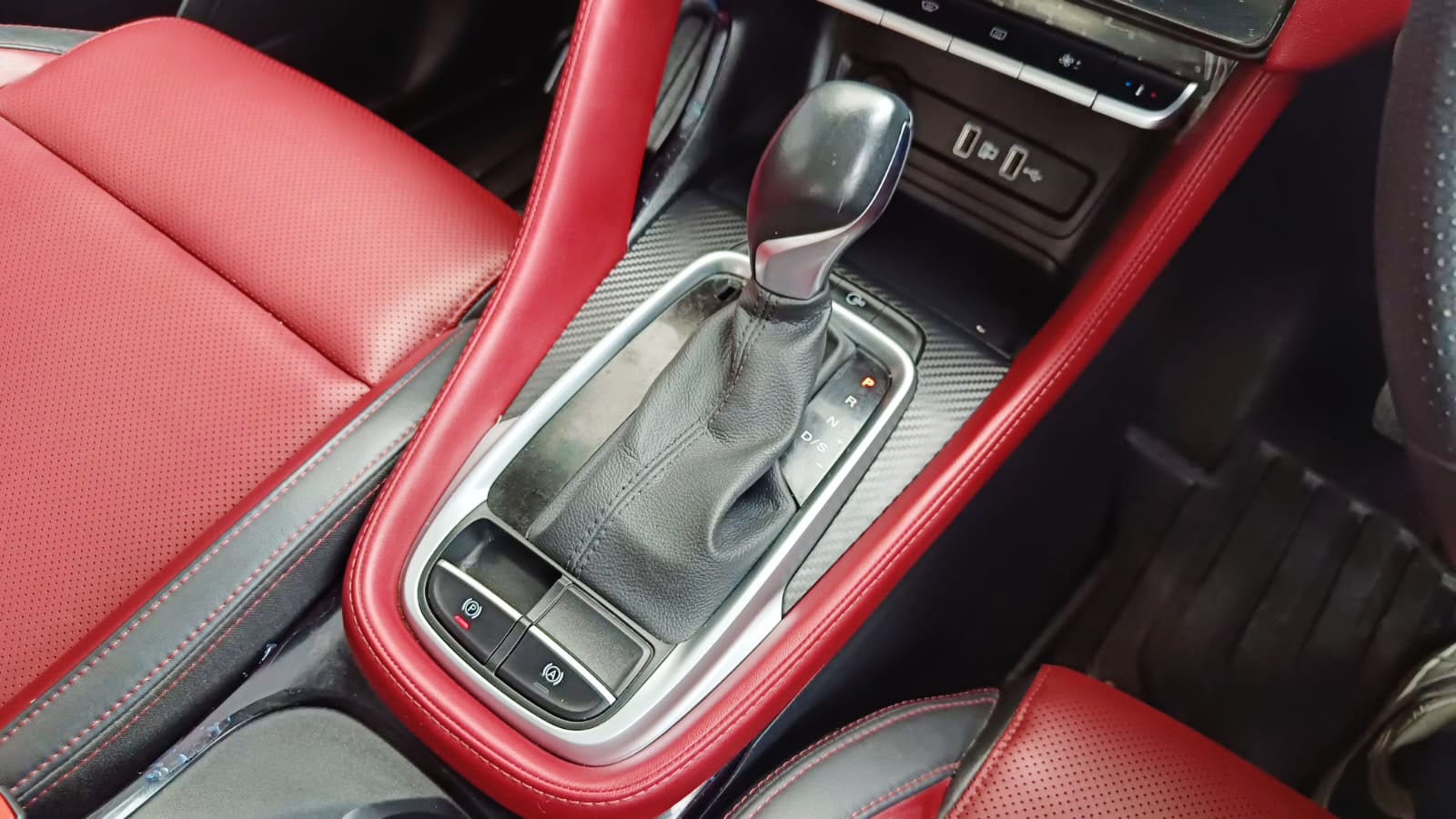 MG  ASTOR- SAVVY 1.3 TURBO AT RED - AUTOMATIC - PANAROMIC SUNROOF - 2023