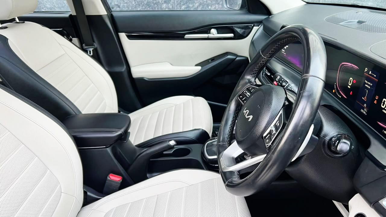 KIA SELTOS - HTX IVT - PANAROMIC SUNROOF - AUTOMATIC - 2024