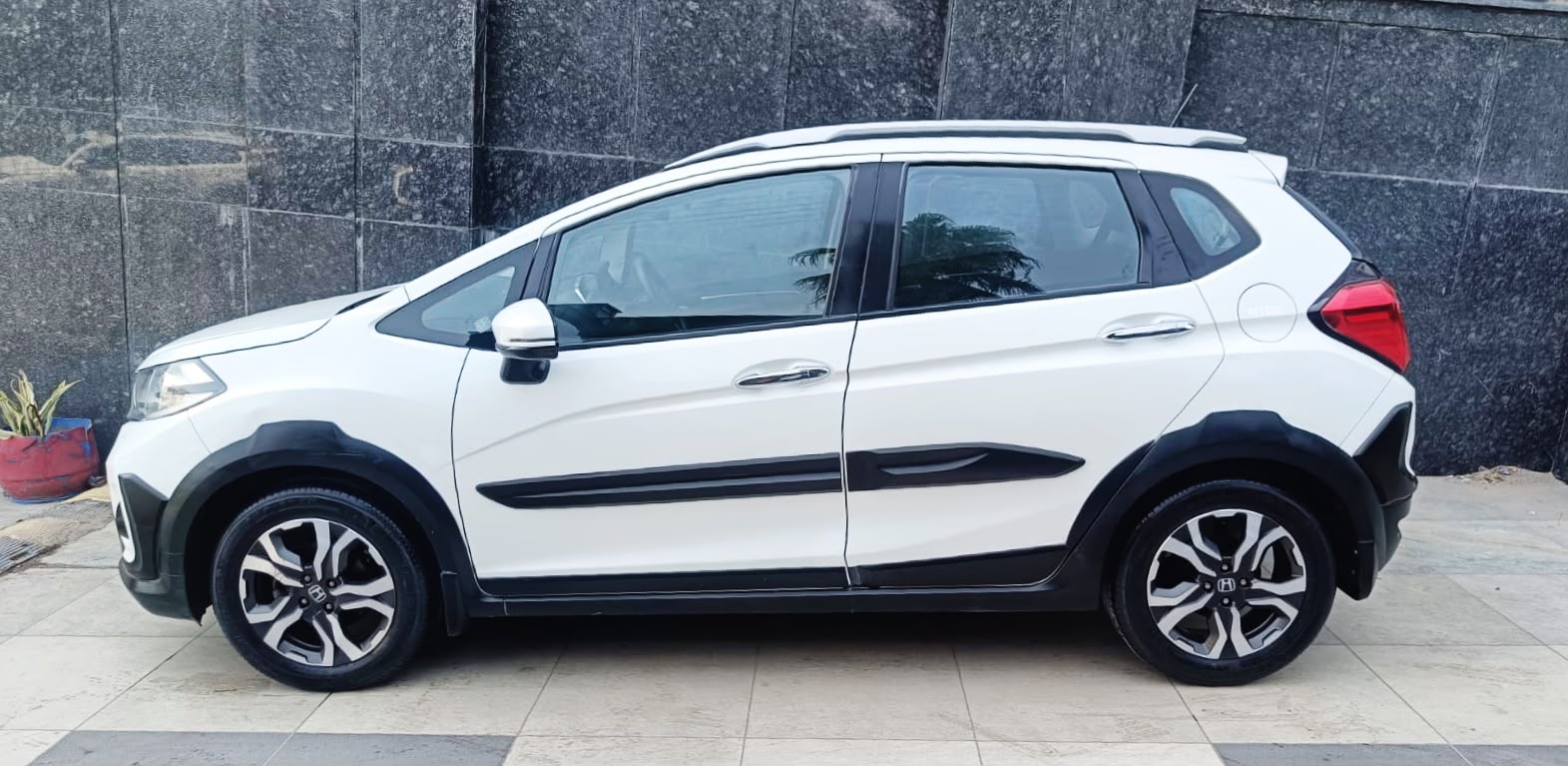 HONDA WR V - VX - SUNROOF - 2017