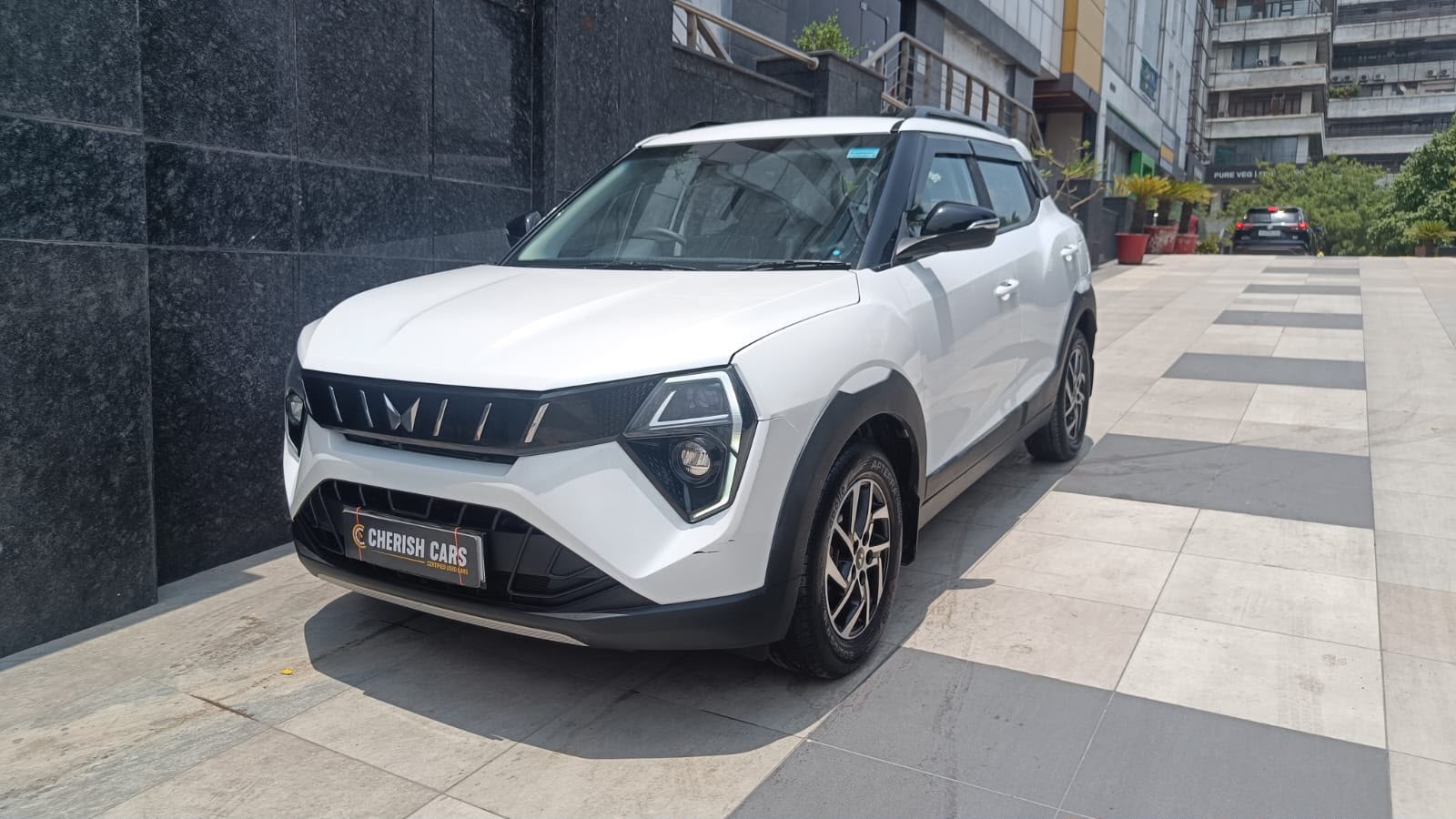 MAHINDRA XUV 3XO - AX 5 - SUNROOF - 2024