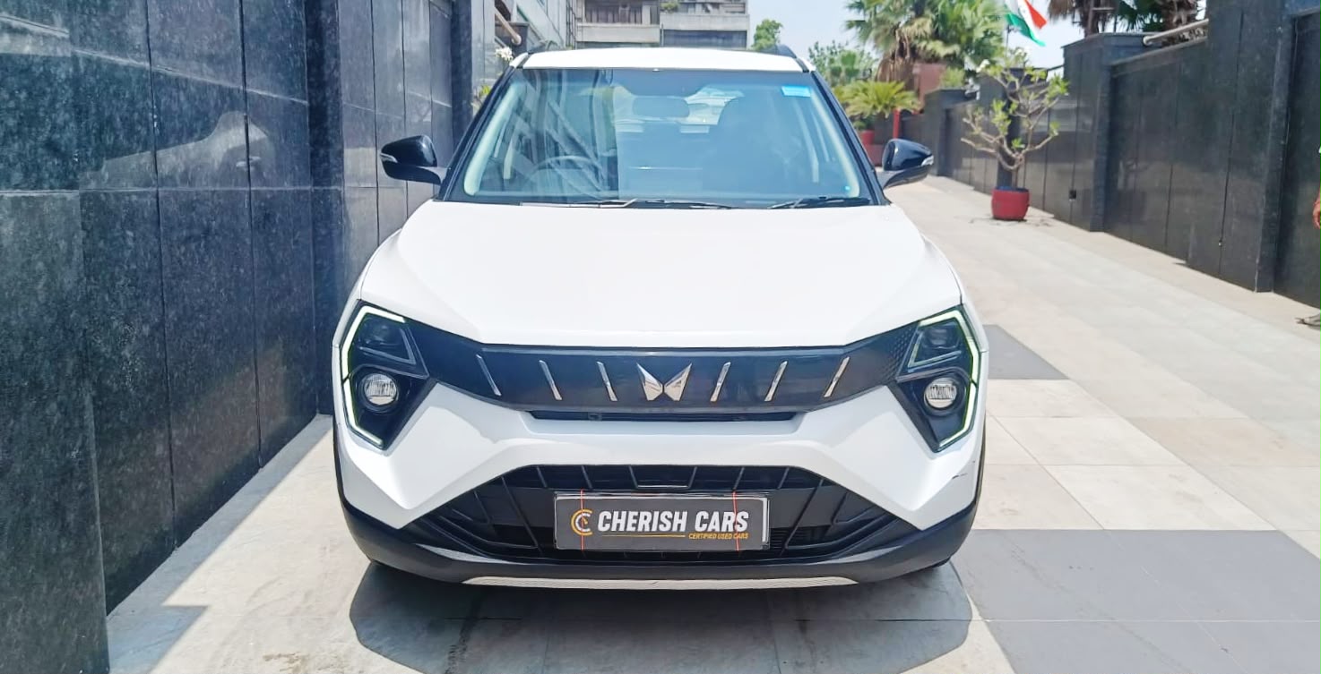 MAHINDRA XUV 3XO - AX 5 - SUNROOF - 2024