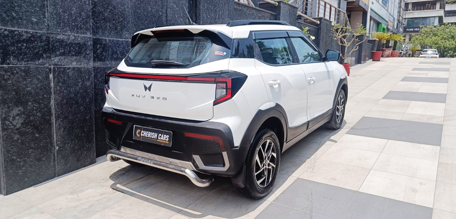 MAHINDRA XUV 3XO - AX 5 - SUNROOF - 2024