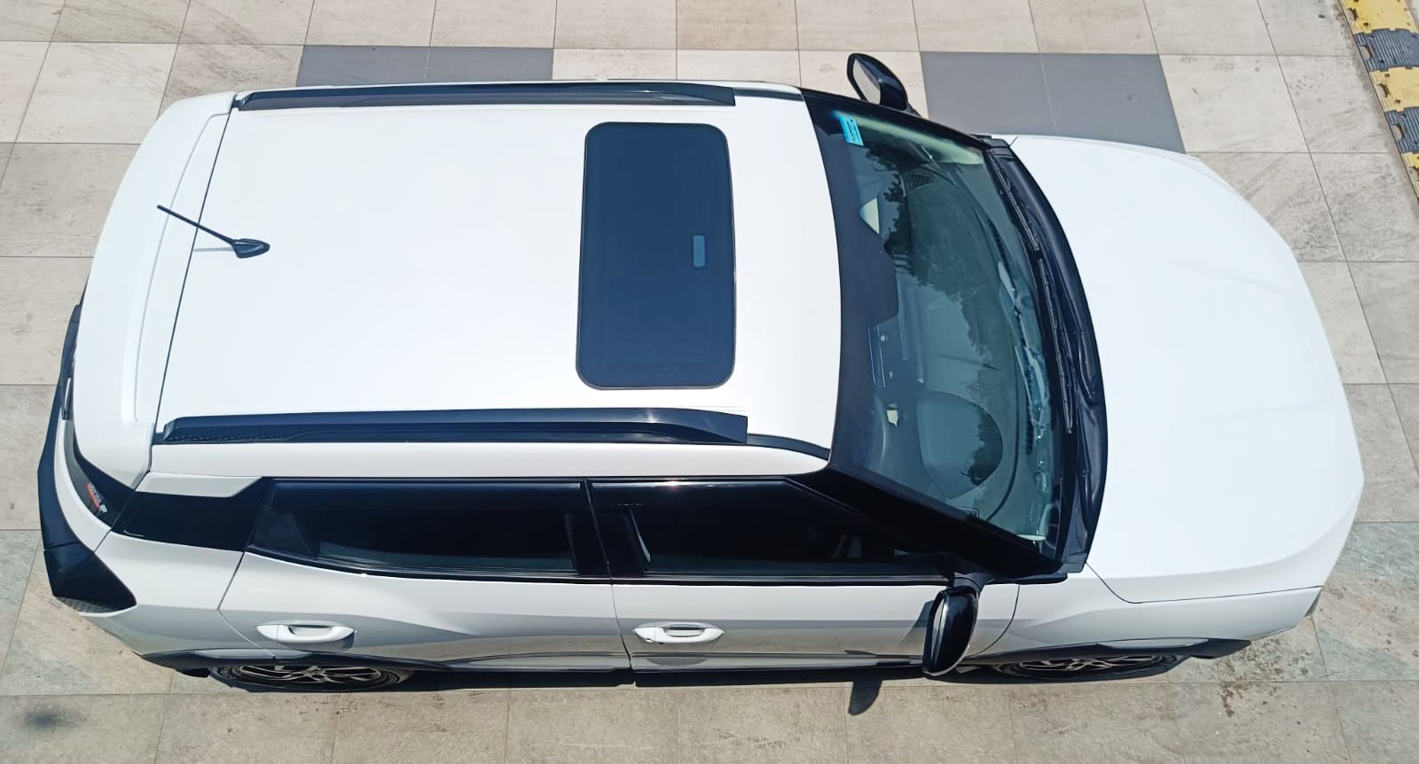 MAHINDRA XUV 3XO - AX 5 - SUNROOF - 2024
