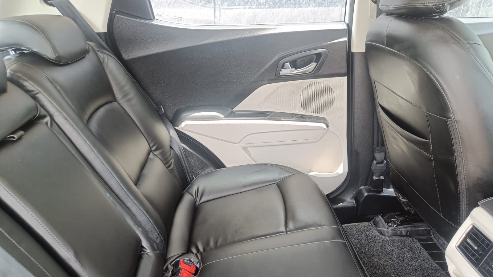 MAHINDRA XUV 3XO - AX 5 - SUNROOF - 2024