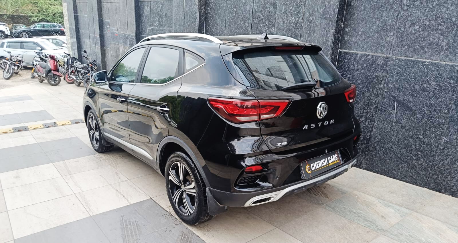 MG  ASTOR- SHARP TECH CVT - AUTOMATIC - PANAROMIC SUNROOF - 2023