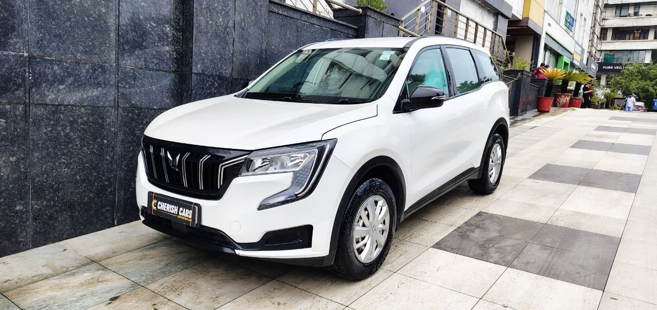 MAHINDRA XUV 700 - MX - 2024