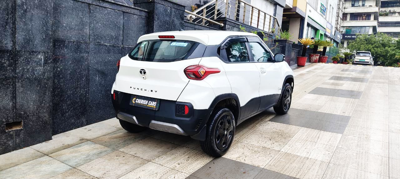 TATA PUNCH EV - ADVENTURE LR - LONG RANGE - 2025
