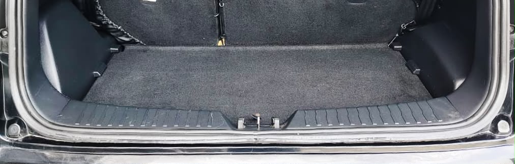 MAHINDRA XUV 300 - W6 - SUNROOF - 2024