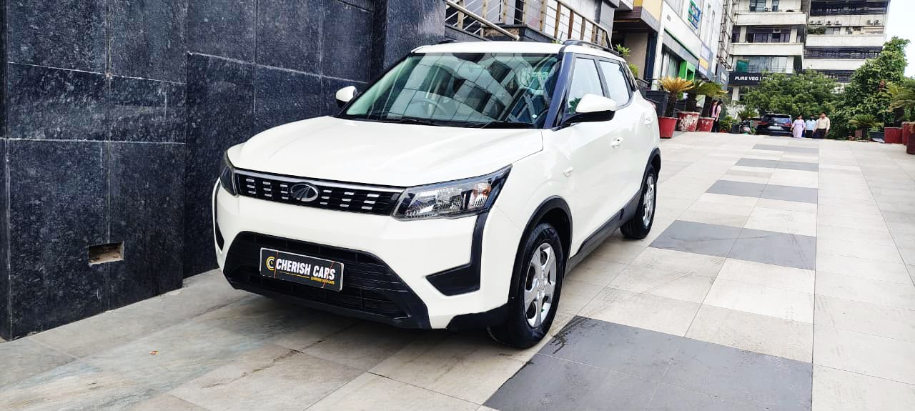 MAHINDRA XUV 300 - W6 - 2019