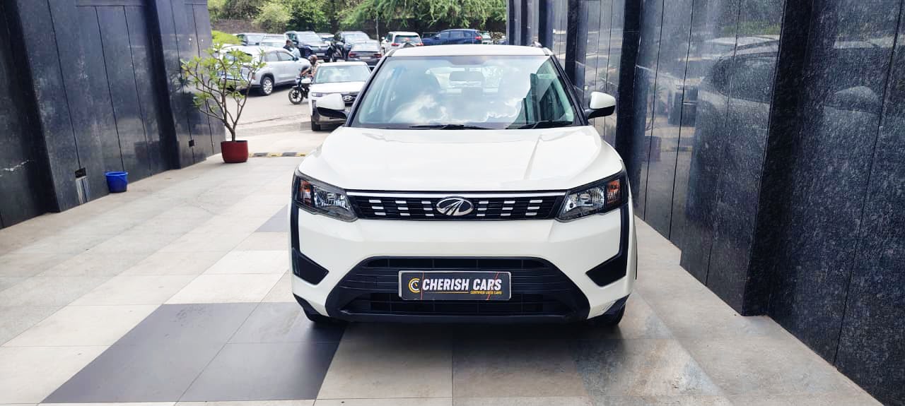 MAHINDRA XUV 300 - W6 - 2019
