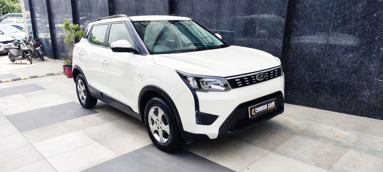 MAHINDRA XUV 300 - W6 - 2019