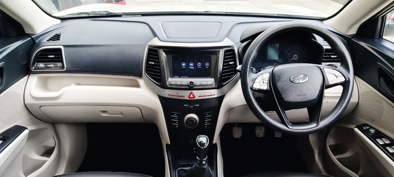 MAHINDRA XUV 300 - W6 - 2019