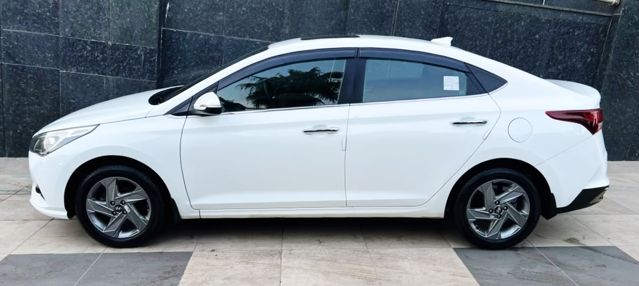 HYUNDAI VERNA- SX - SUNROOF - 2022