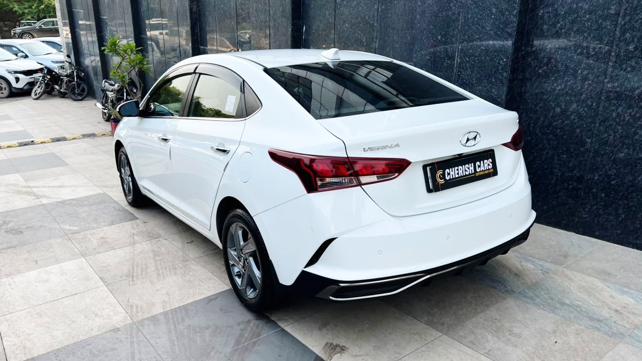 HYUNDAI VERNA- SX - SUNROOF - 2022