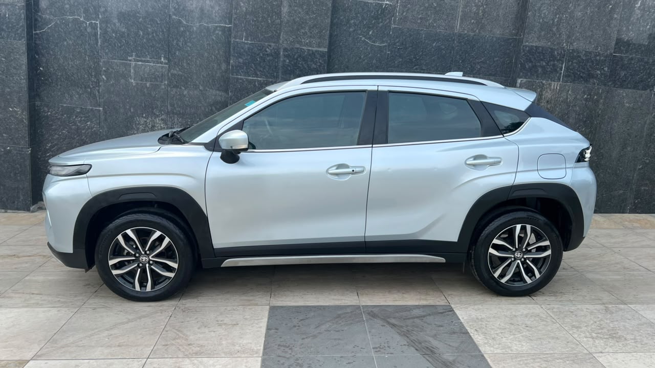 TOYOTA TAISOR - V - 2025