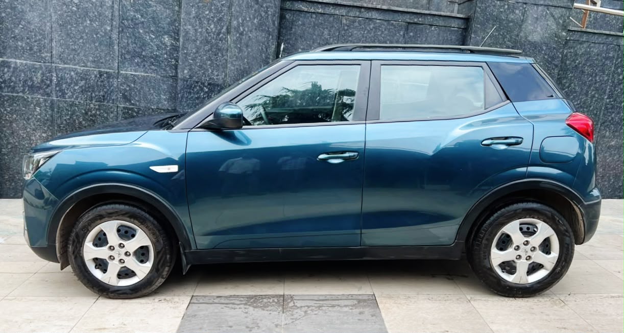 MAHINDRA XUV 300 - W6 AS SUNROOF AUTOMATIC - 2023