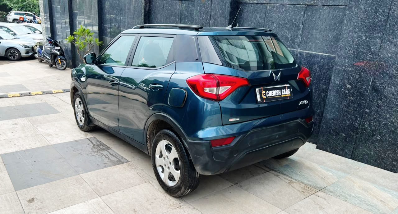 MAHINDRA XUV 300 - W6 AS SUNROOF AUTOMATIC - 2023