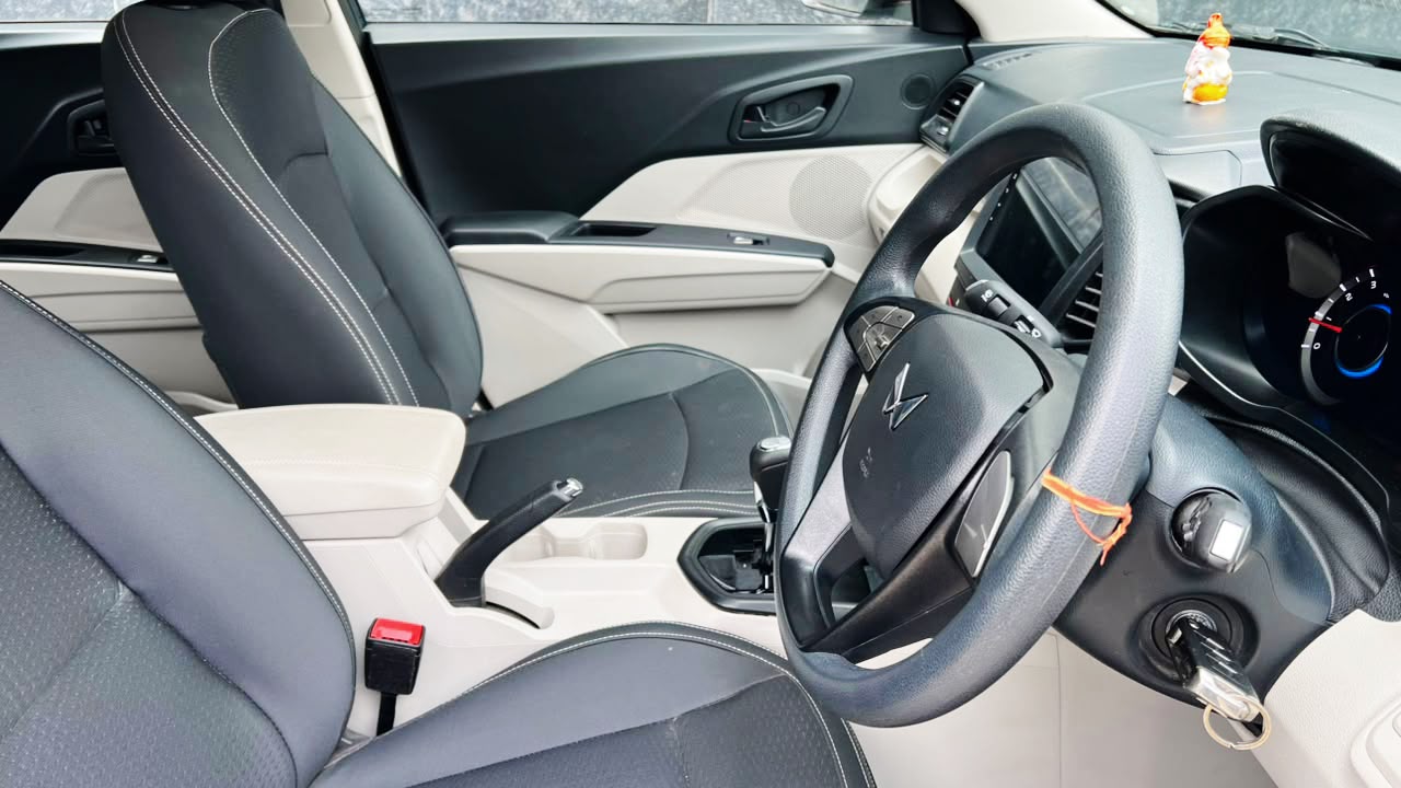 MAHINDRA XUV 300 - W6 AS SUNROOF AUTOMATIC - 2023